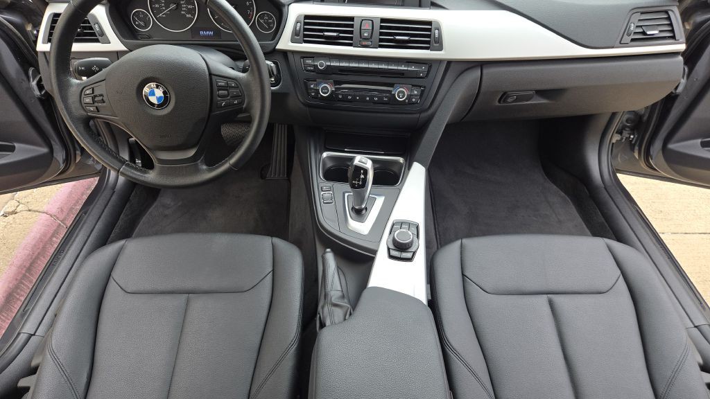 2012 BMW 3 Series Image 33