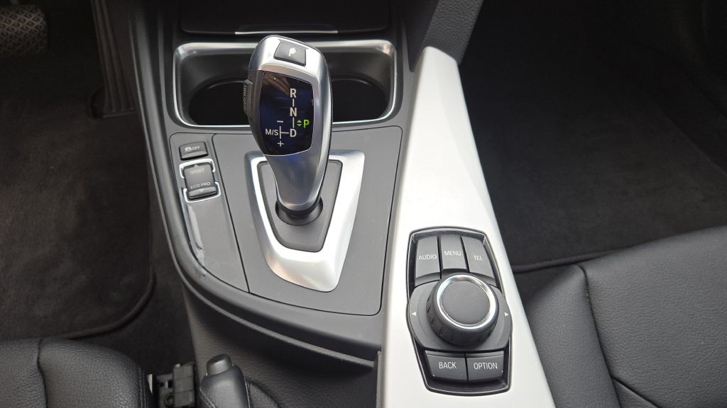 2012 BMW 3 Series Image 38