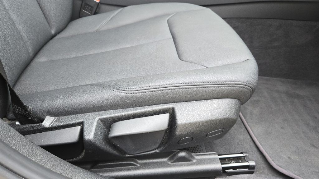 2012 BMW 3 Series Image 45