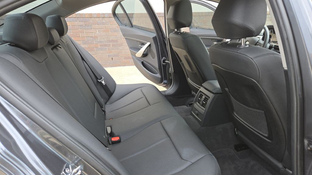 2012 BMW 3 Series Image 60