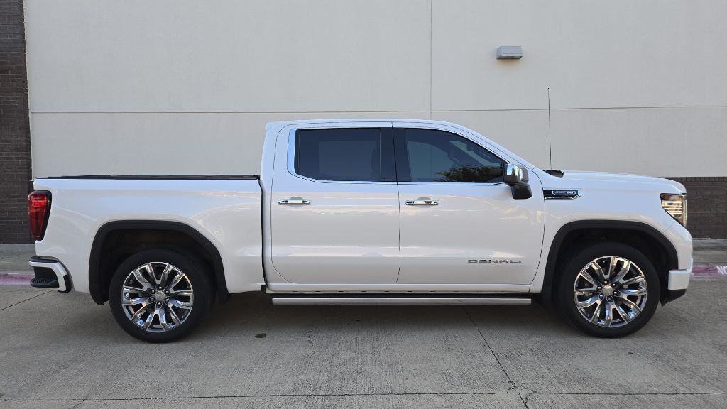 2023 GMC Sierra Image 2