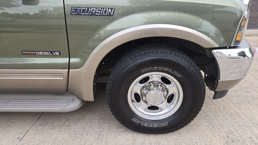 2000 Ford Excursion Image 11