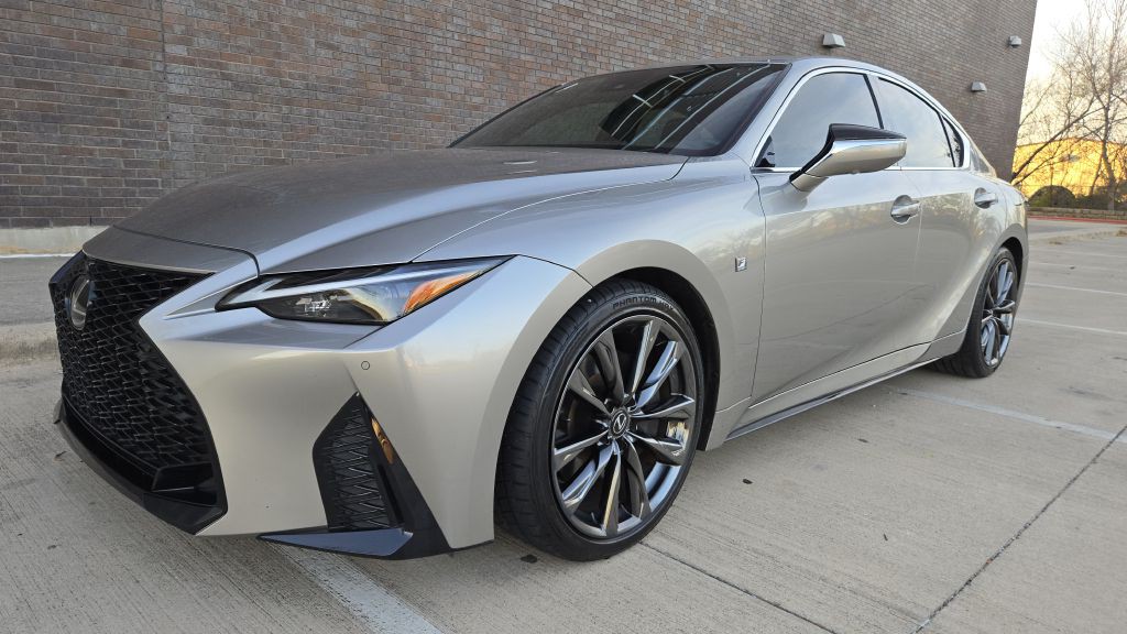 2023 Lexus IS Image 4