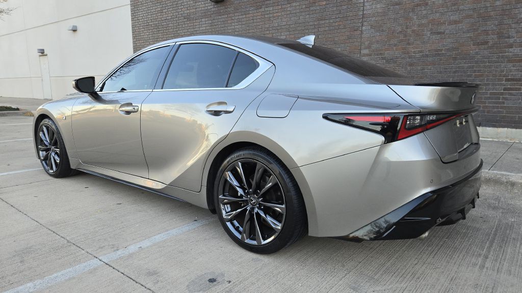 2023 Lexus IS Image 8