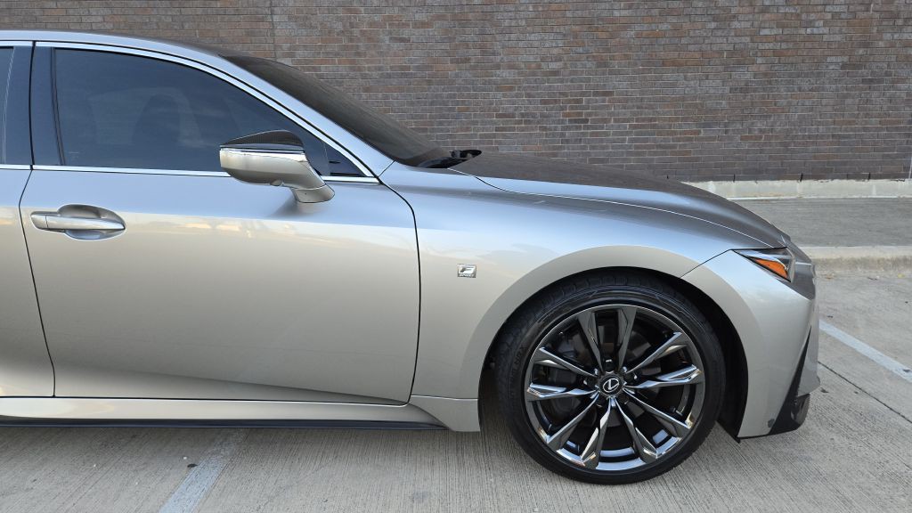 2023 Lexus IS Image 12