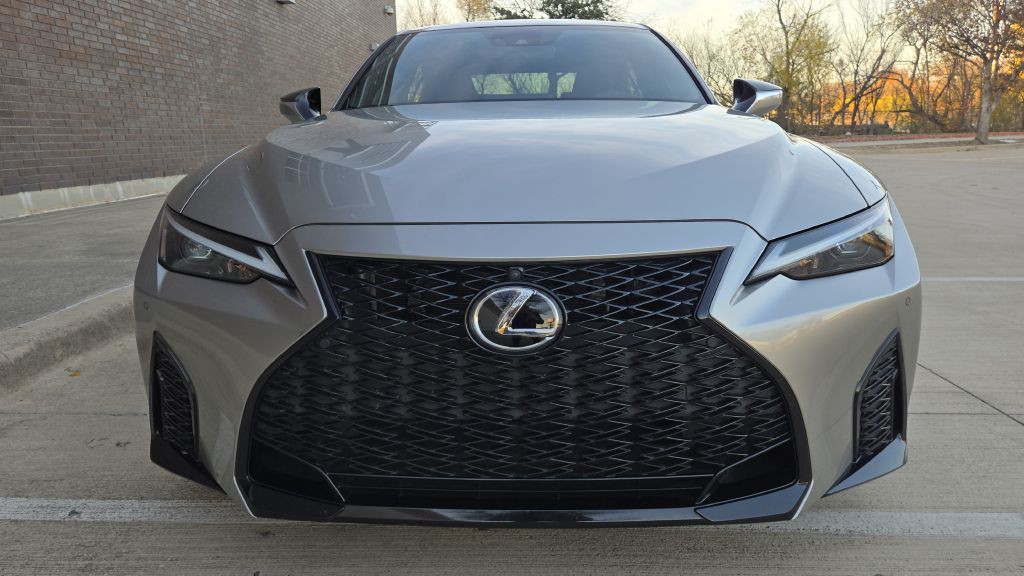 2023 Lexus IS Image 15