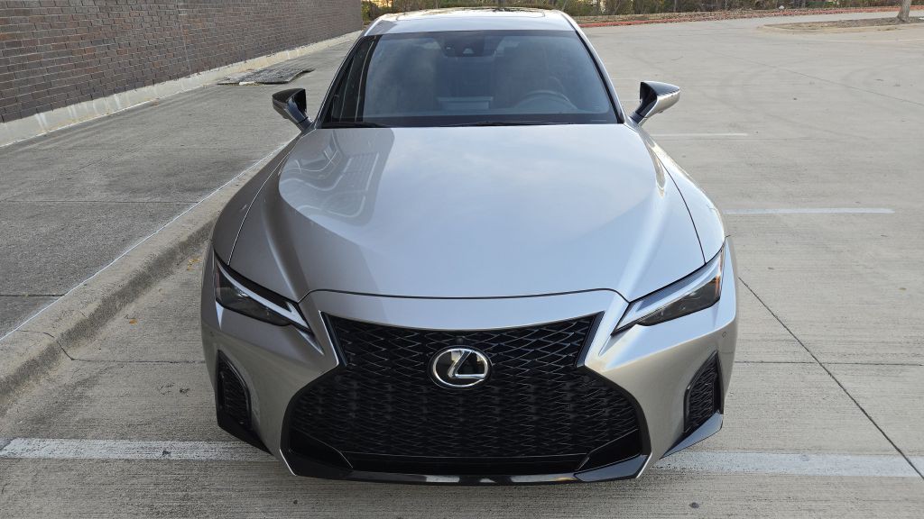 2023 Lexus IS Image 16