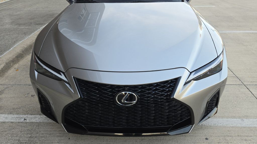 2023 Lexus IS Image 17