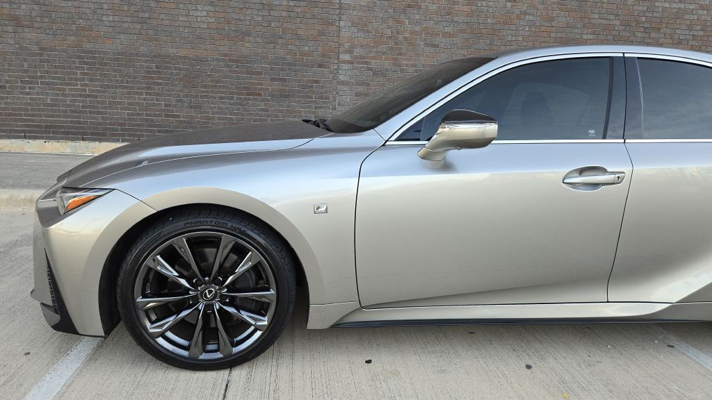 2023 Lexus IS Image 19