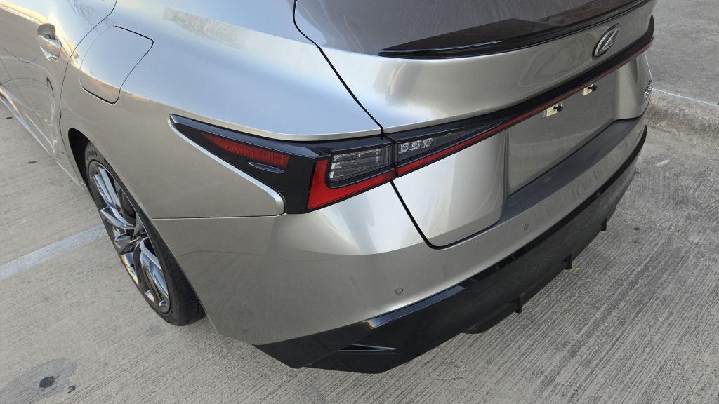 2023 Lexus IS Image 21