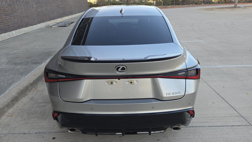 2023 Lexus IS Image 23