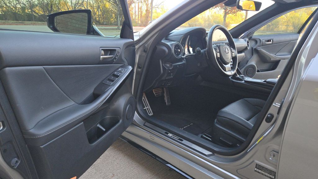 2023 Lexus IS Image 25