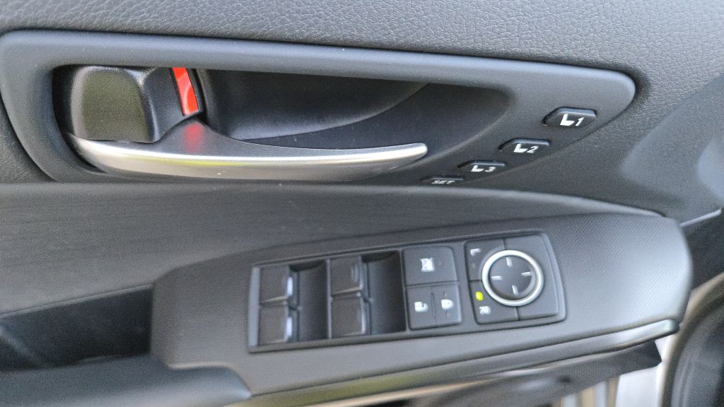 2023 Lexus IS Image 27