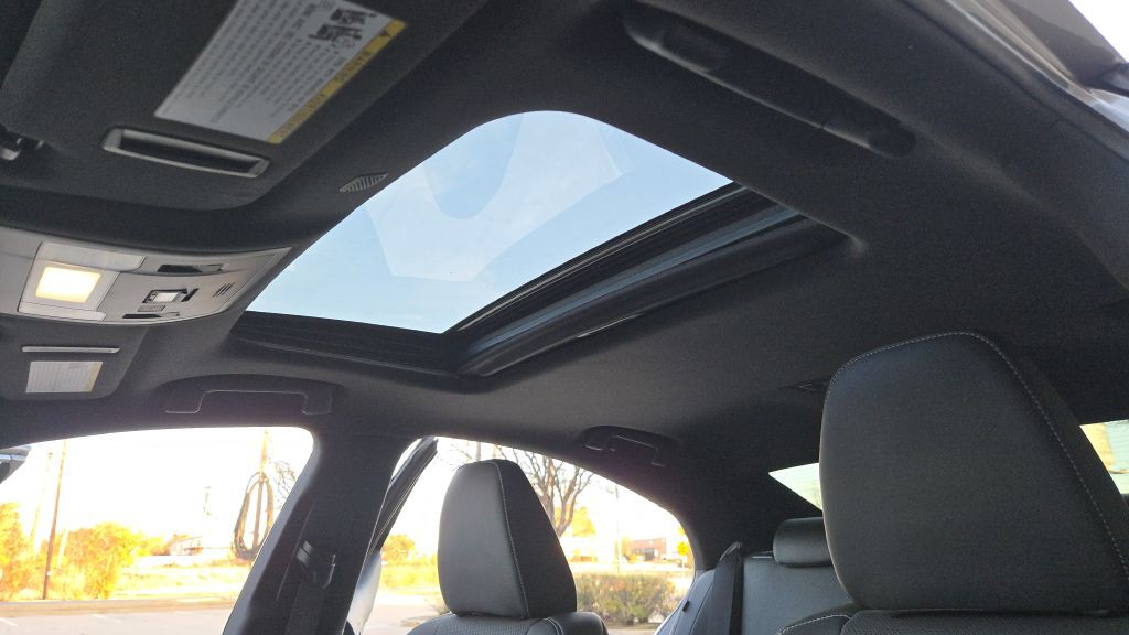 2023 Lexus IS Image 34