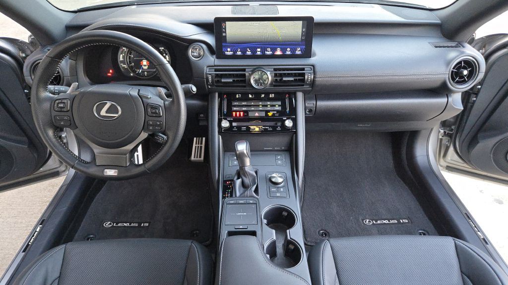 2023 Lexus IS Image 43