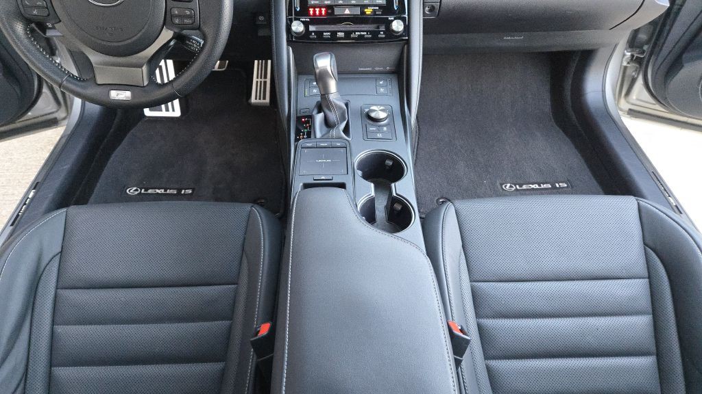 2023 Lexus IS Image 44