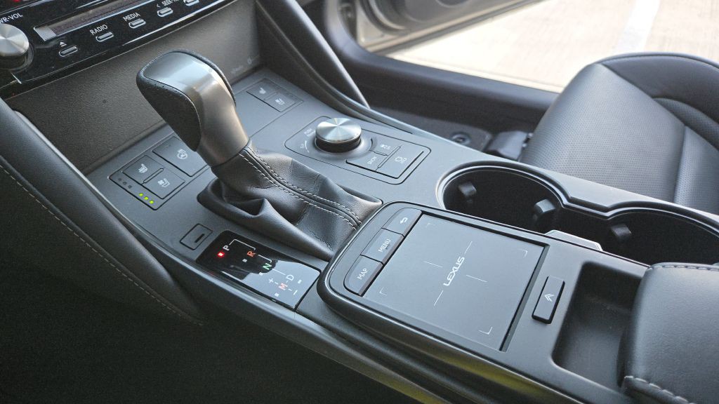 2023 Lexus IS Image 48