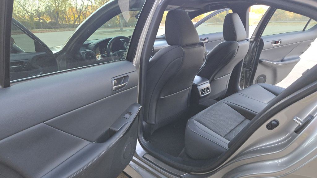 2023 Lexus IS Image 65