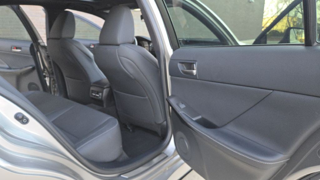 2023 Lexus IS Image 70