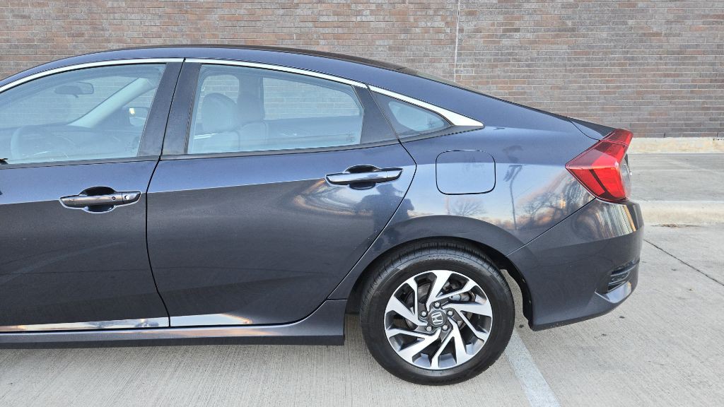 2016 Honda Civic Image 17