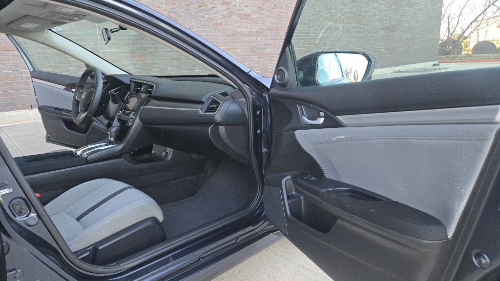 2016 Honda Civic Image 45