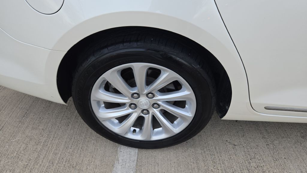 2014 Buick Lacrosse Image 8