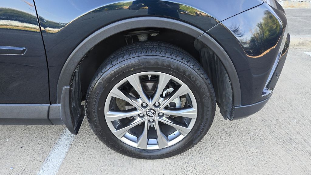 2018 Toyota Rav4 Image 11