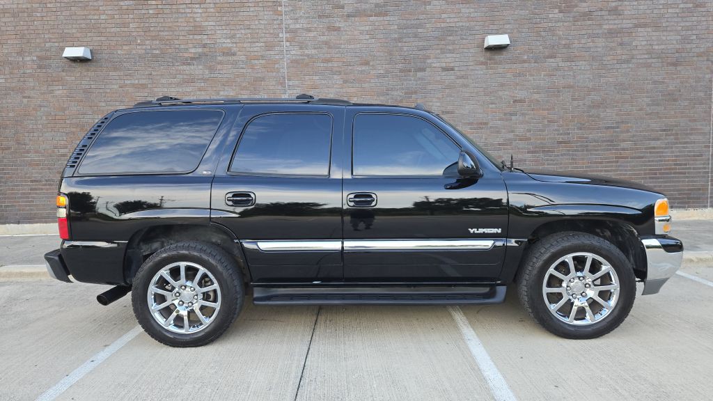 2004 GMC Yukon Image 2