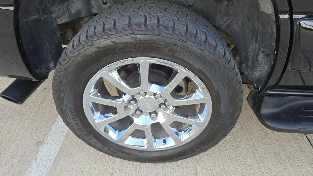 2004 GMC Yukon Image 9