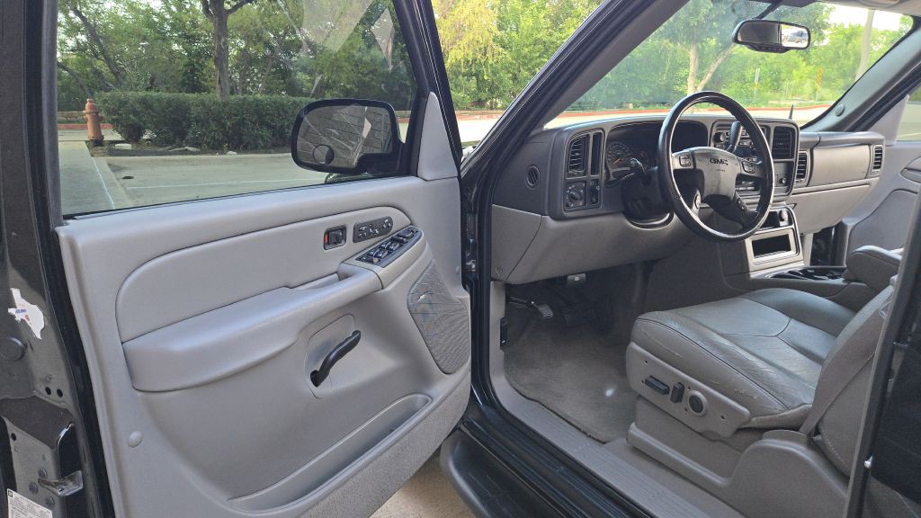 2004 GMC Yukon Image 31