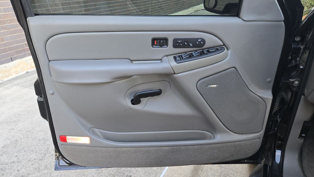 2004 GMC Yukon Image 32