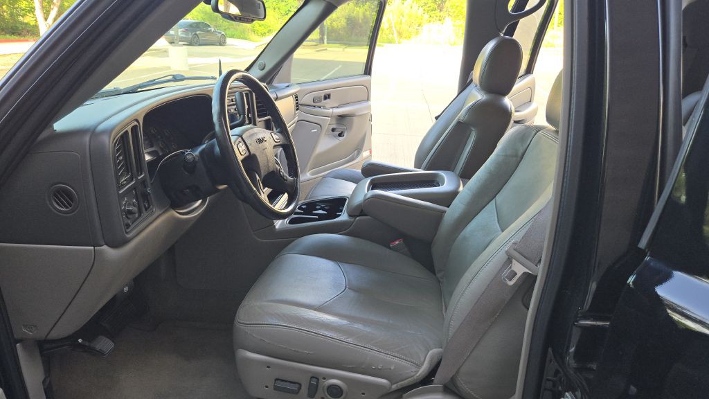 2004 GMC Yukon Image 36