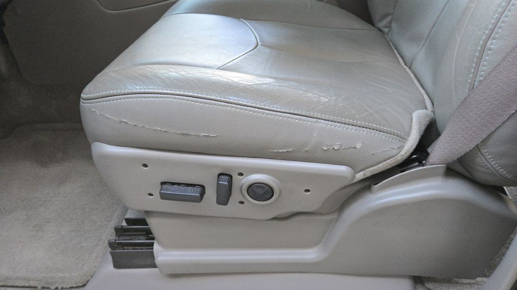 2004 GMC Yukon Image 39