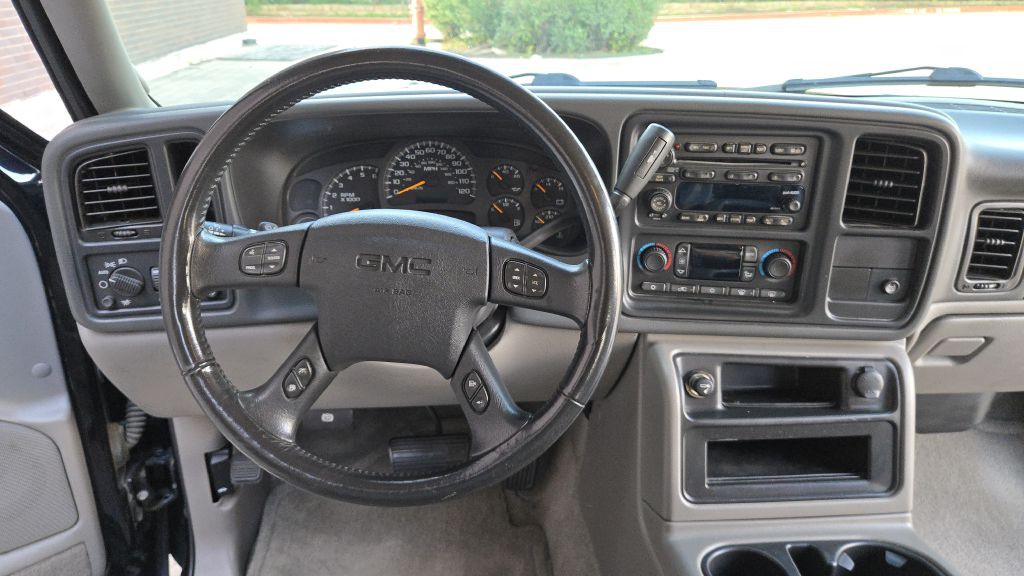 2004 GMC Yukon Image 41