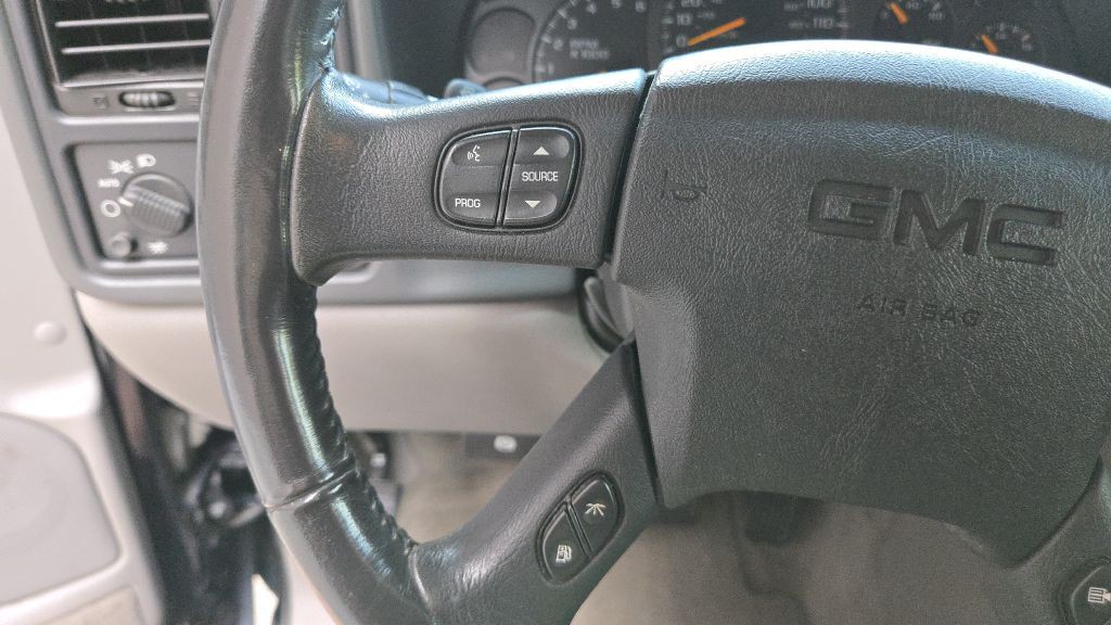 2004 GMC Yukon Image 42