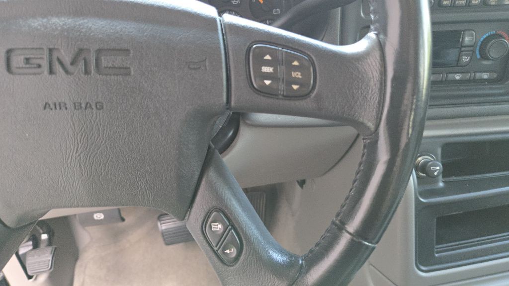 2004 GMC Yukon Image 43