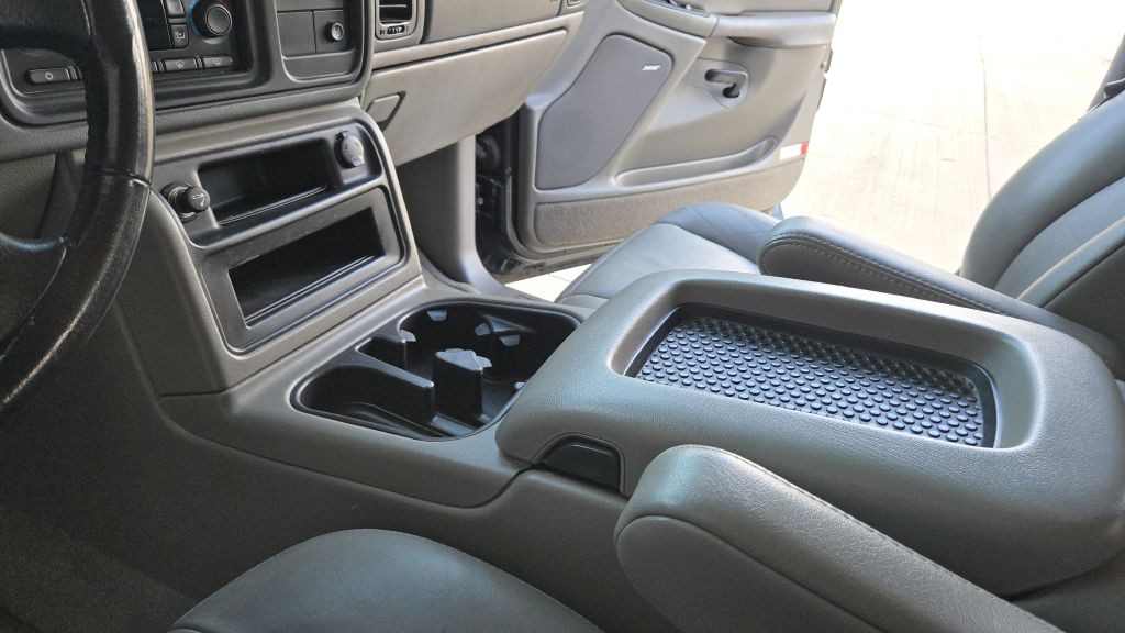 2004 GMC Yukon Image 44