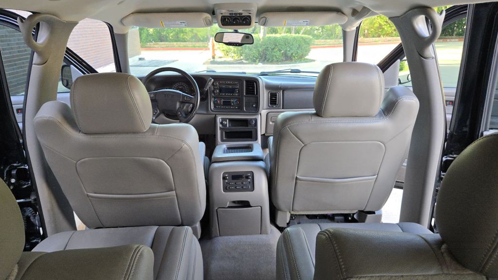 2004 GMC Yukon Image 45