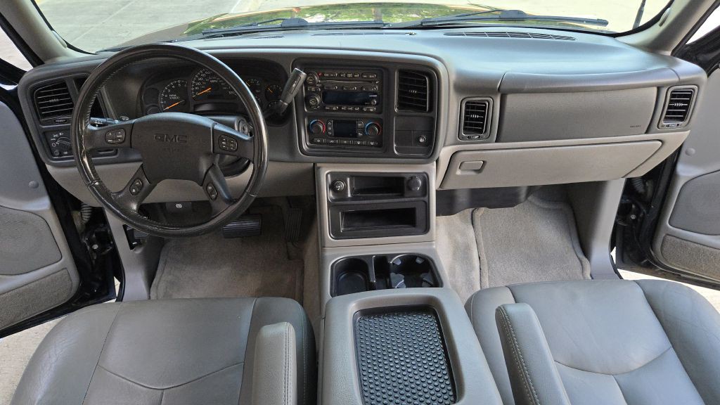 2004 GMC Yukon Image 46