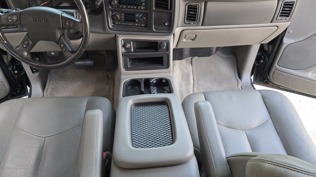 2004 GMC Yukon Image 47