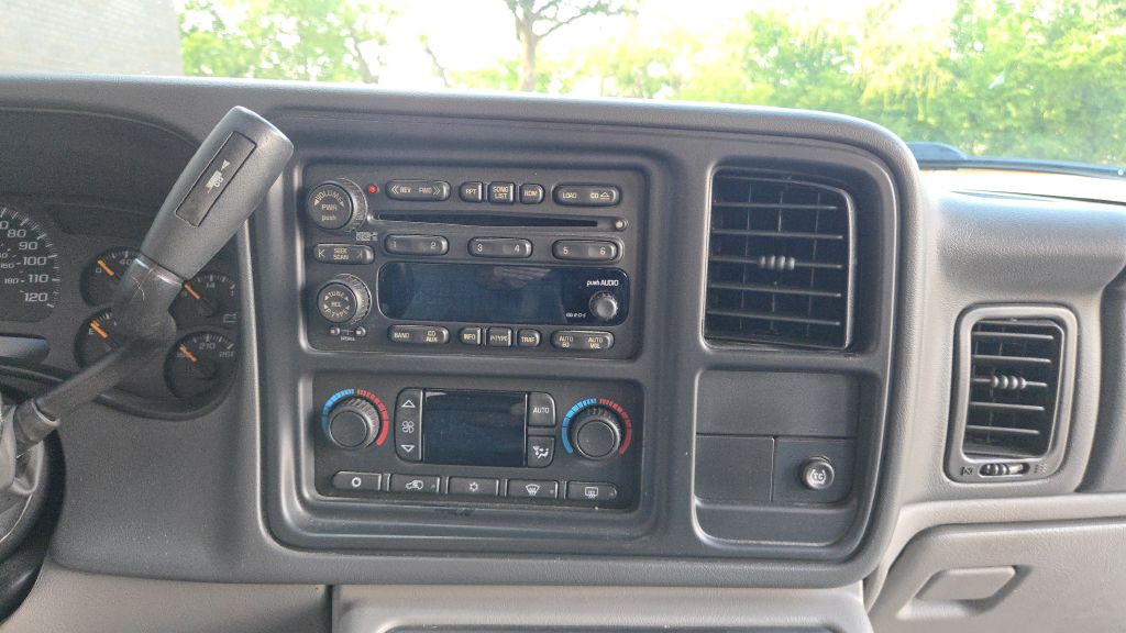 2004 GMC Yukon Image 48