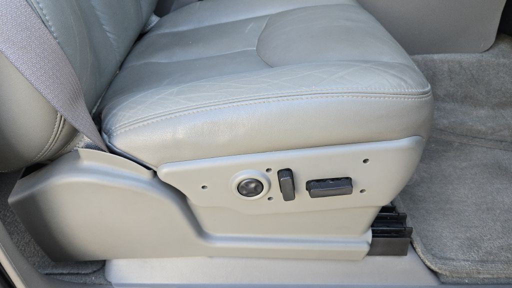 2004 GMC Yukon Image 60