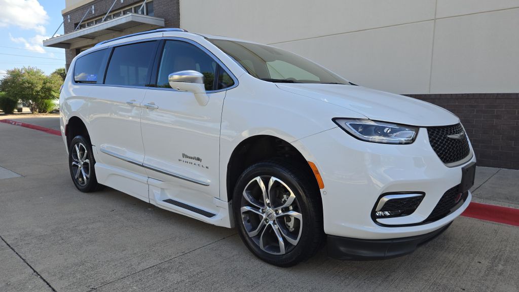 2022 Chrysler Pacifica Image 1