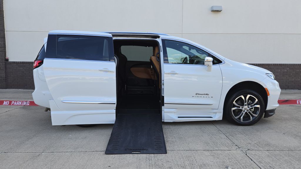 2022 Chrysler Pacifica Image 6
