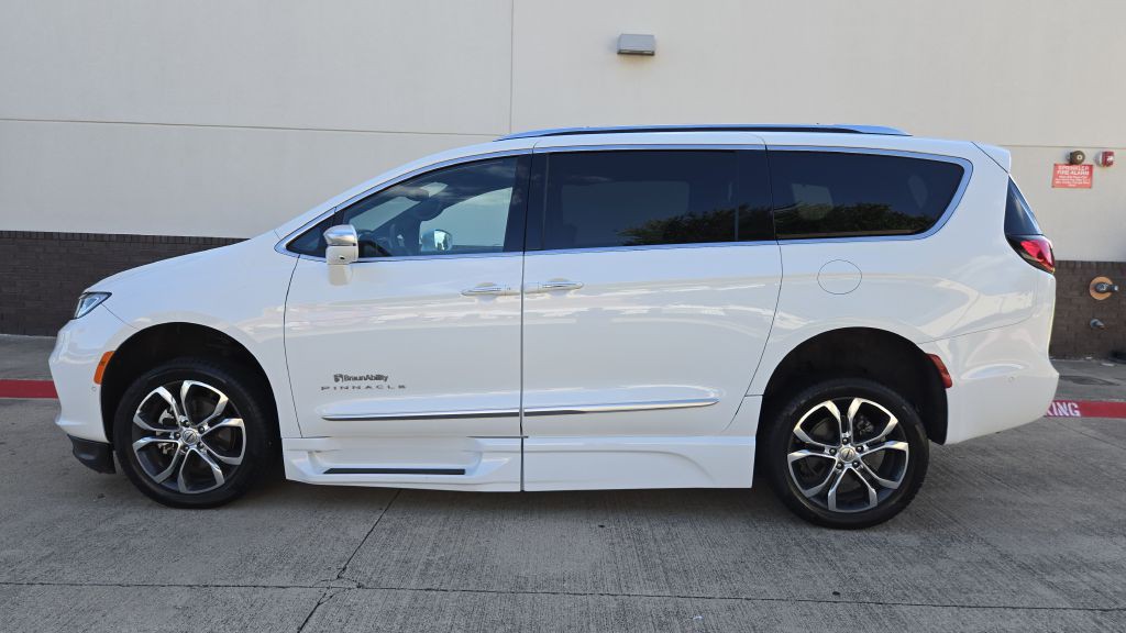 2022 Chrysler Pacifica Image 10