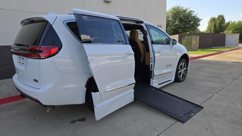 2022 Chrysler Pacifica Image 15