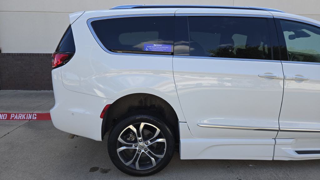 2022 Chrysler Pacifica Image 16