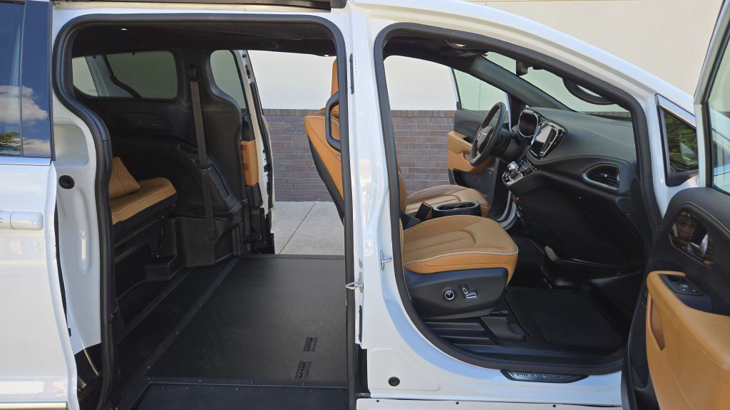 2022 Chrysler Pacifica Image 19