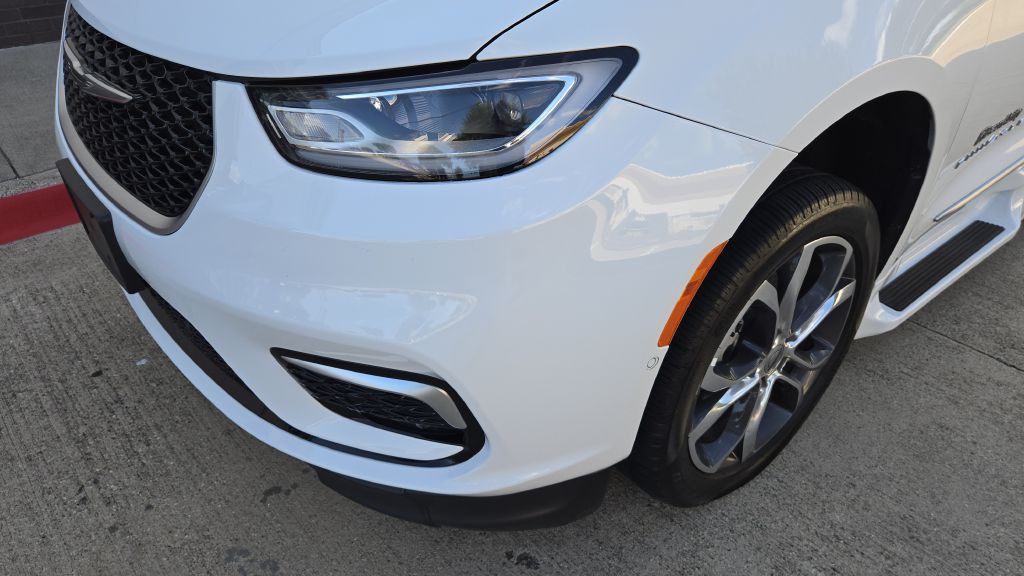 2022 Chrysler Pacifica Image 25