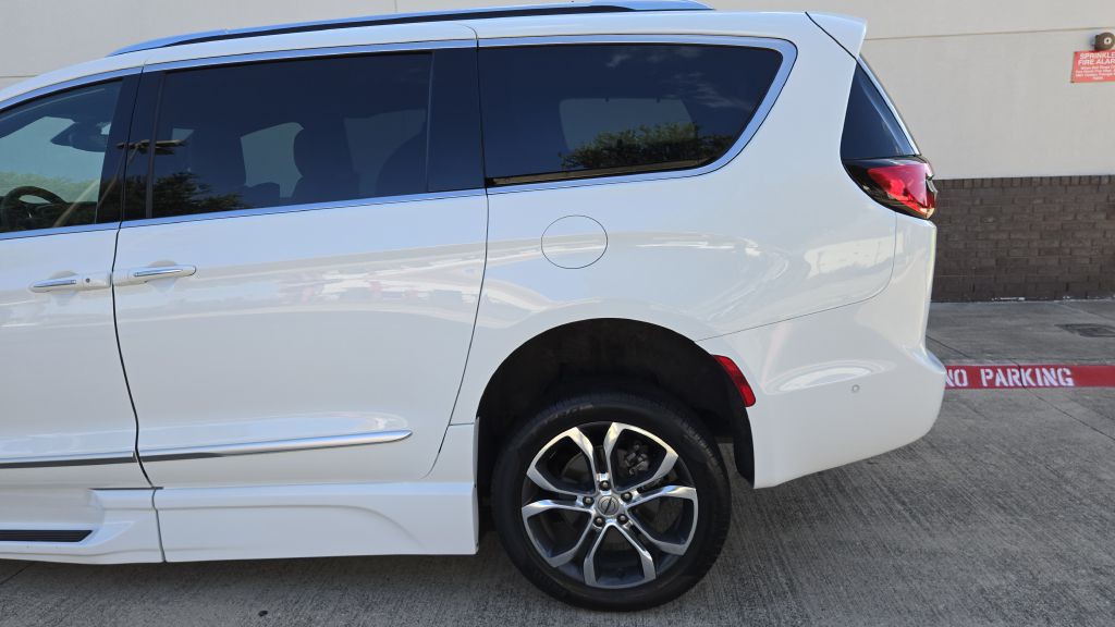 2022 Chrysler Pacifica Image 27
